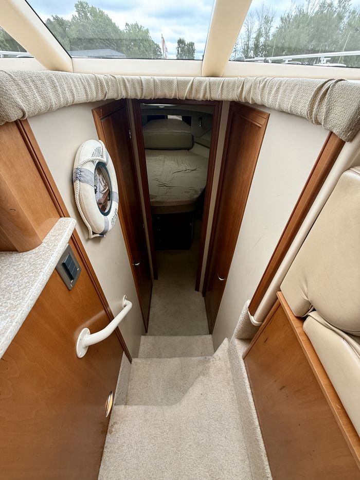 2005 Meridian 381 Photo 32 of 47