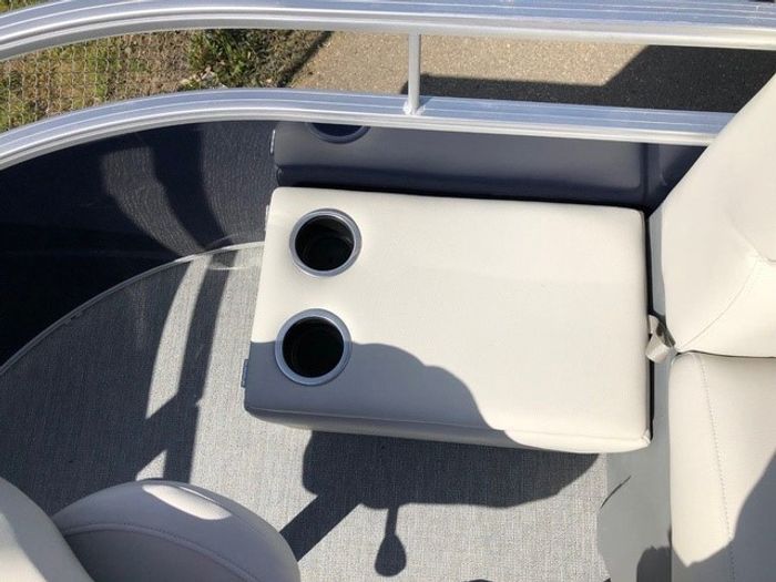 2022 Sunchaser Vista 22 Fish | Fish. Relax. Repeat | $265 BW Photo 8 of 13