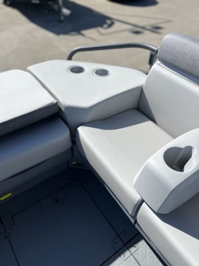 2025 Sea-Doo Switch Sport 18 - 230 HP | Full Of Excitement & Co Photo 16 of 22