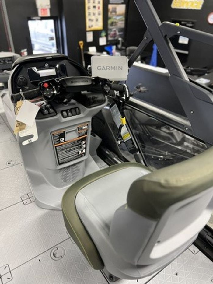 2025 Sea-Doo Switch Fish 18 - 170 HP | Best Of Both Water World Photo 26 of 41