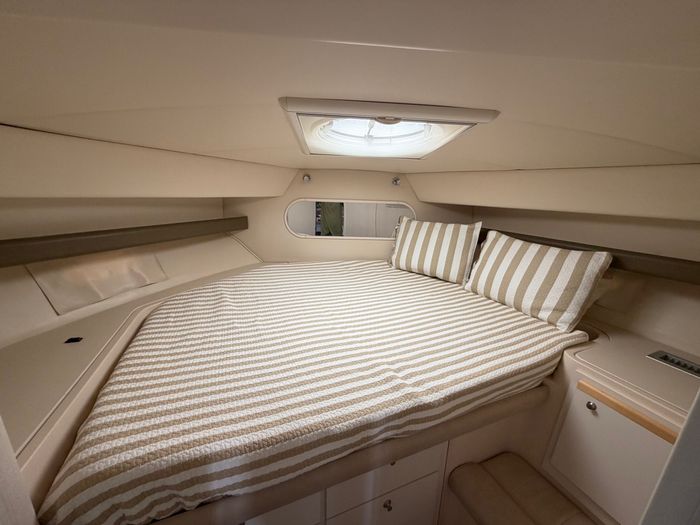 1996 Cruisers Yachts 3650 Aft Cabin Photo 14 of 32