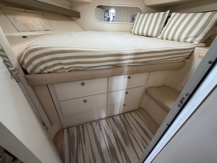 1996 Cruisers Yachts 3650 Aft Cabin Photo 16 of 32