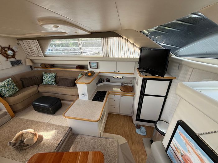 1996 Cruisers Yachts 3650 Aft Cabin Photo 19 of 32