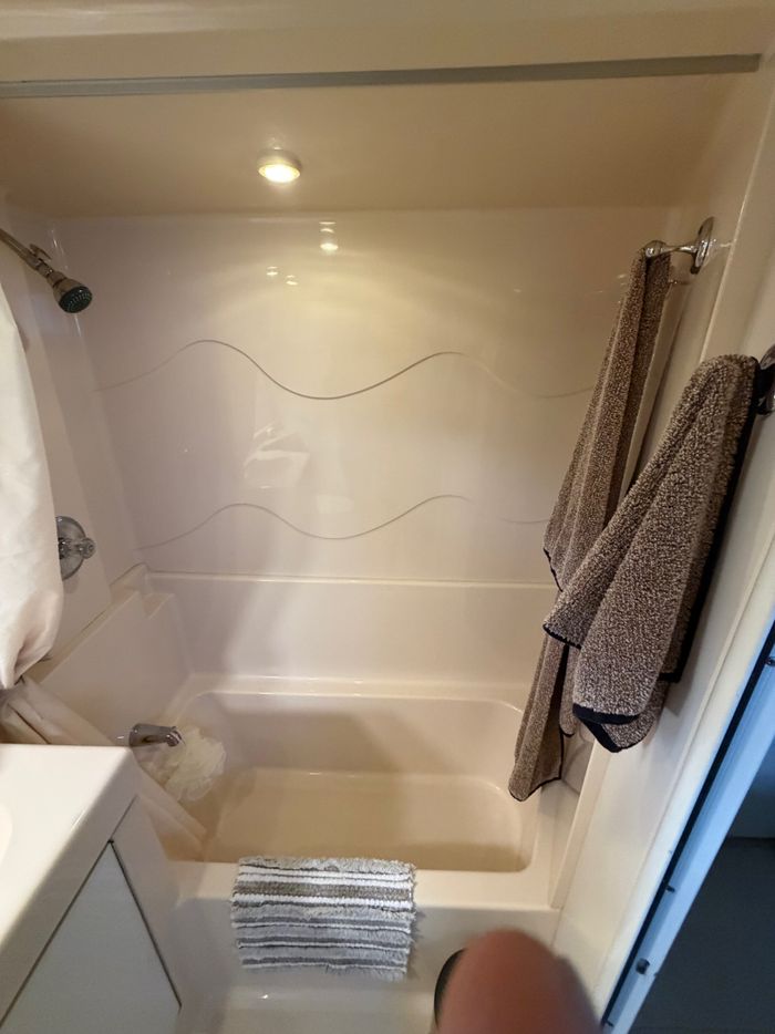 1996 Cruisers Yachts 3650 Aft Cabin Photo 25 of 32