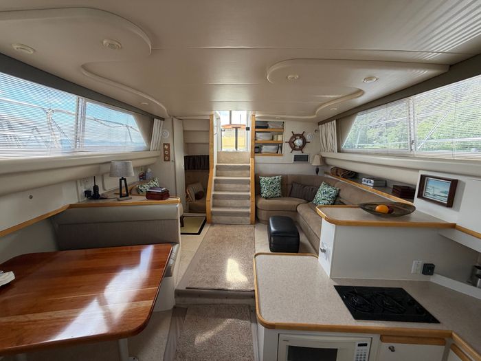 1996 Cruisers Yachts 3650 Aft Cabin Photo 18 of 32