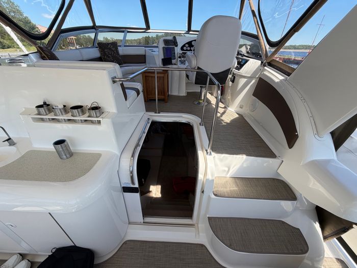 1996 Cruisers Yachts 3650 Aft Cabin Photo 13 of 32