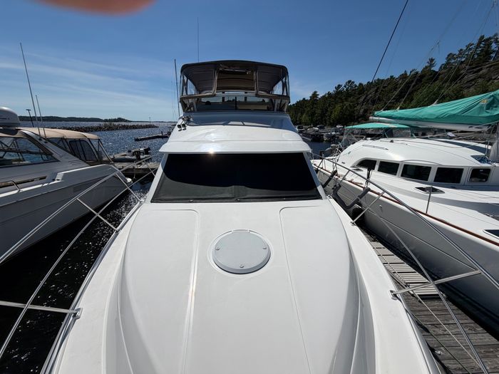 1996 Cruisers Yachts 3650 Aft Cabin Photo 6 of 32