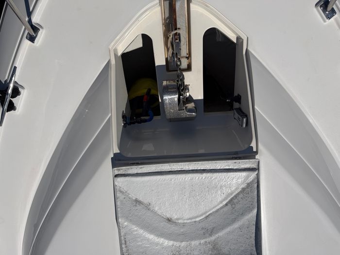 1996 Cruisers Yachts 3650 Aft Cabin Photo 7 of 32