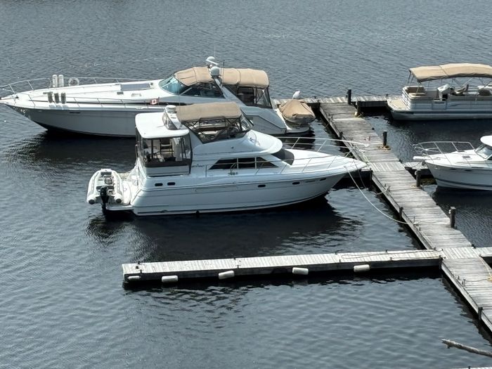 1996 Cruisers Yachts 3650 Aft Cabin Photo 2 of 32