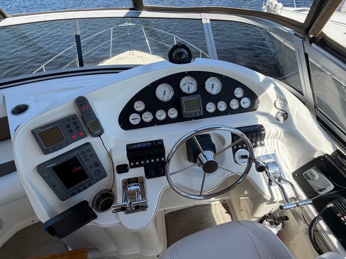 1996 Cruisers Yachts 3650 Aft Cabin Photo 10 of 32