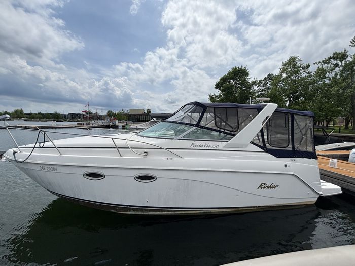2002 Rinker 270 Photo 1 of 15