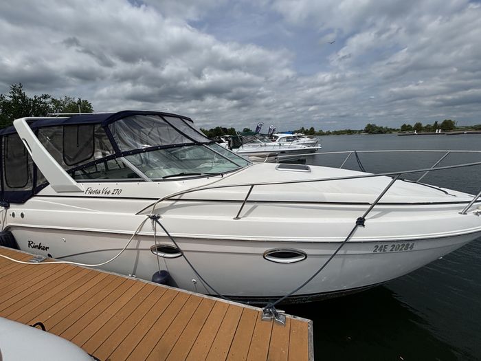2002 Rinker 270 Photo 2 of 15