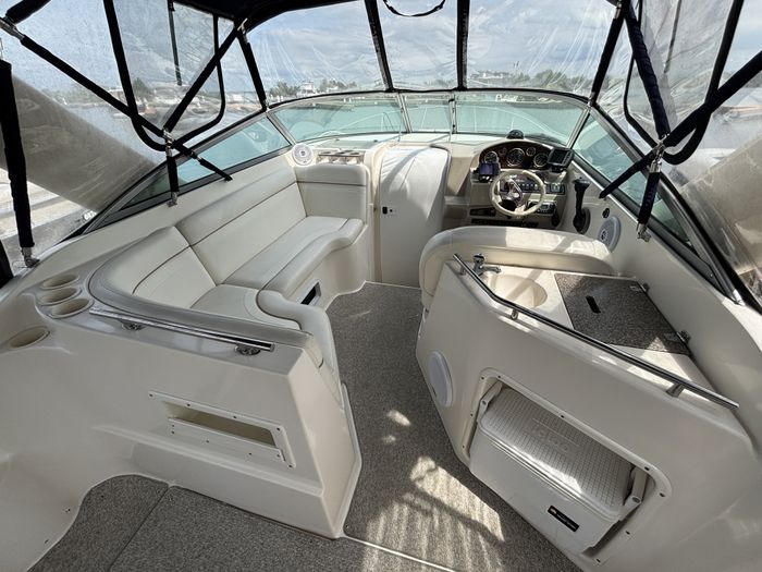 2002 Rinker 270 Photo 11 of 15