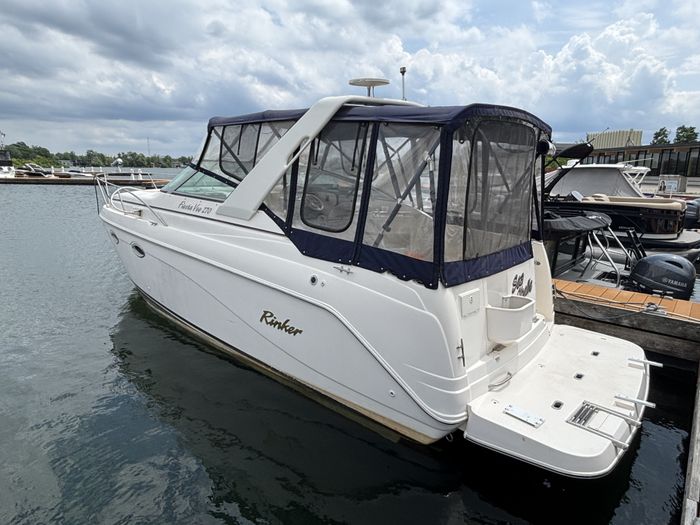 2002 Rinker 270 Photo 3 of 15