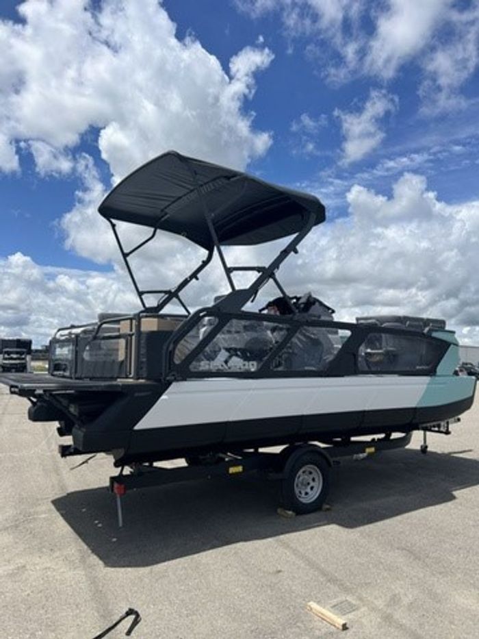 2026 Sea-Doo Switch Cruise 21FT - 230HP | Easy, Fun, & Versatil Photo 4 of 10