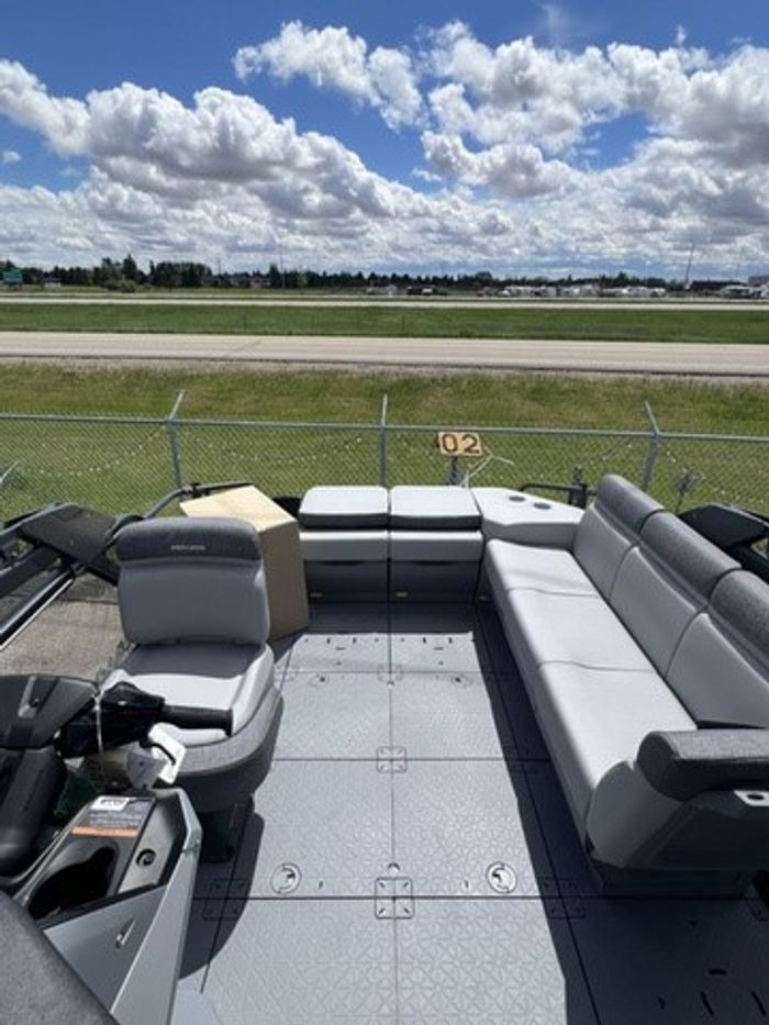 2026 Sea-Doo Switch Cruise 21FT - 230HP | Easy, Fun, & Versatil Photo 6 of 10