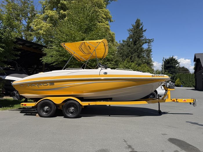 2010 Tahoe 195 Deck Boat Photo 3 of 13