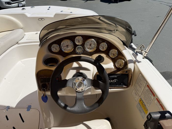 2010 Tahoe 195 Deck Boat Photo 8 sur 12