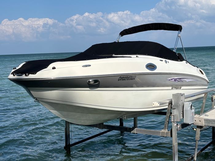 2011 Stingray 215LR Photo 4 of 24