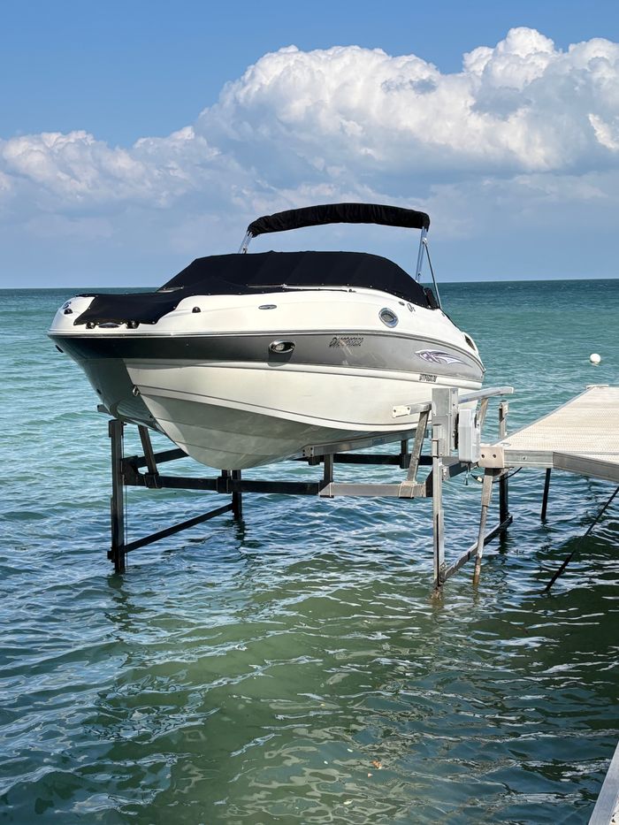 2011 Stingray 215LR Photo 3 of 24