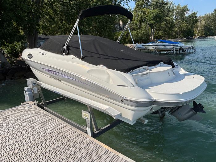 2011 Stingray 215LR Photo 5 of 24