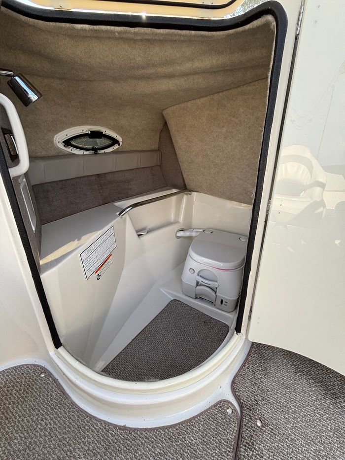 2011 Stingray 215LR Photo 13 of 24