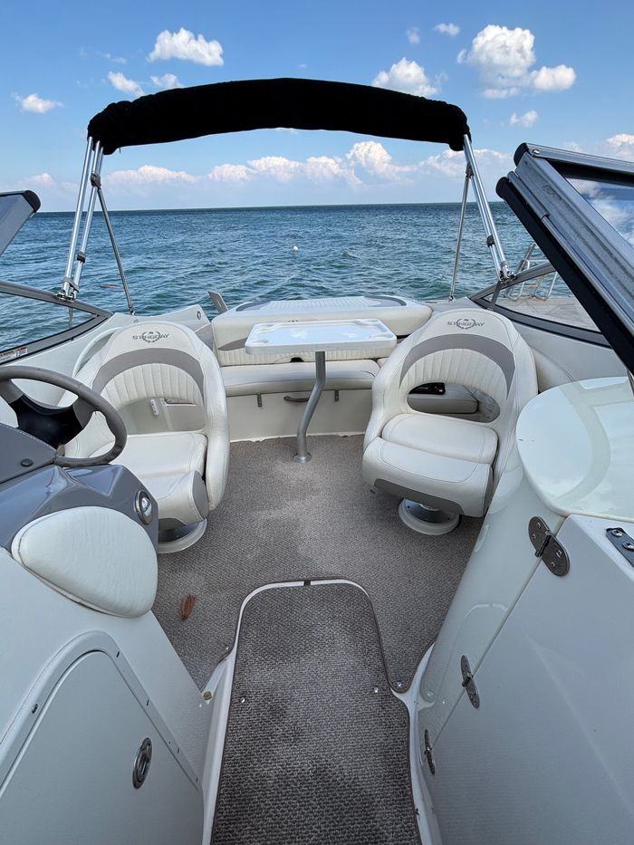 2011 Stingray 215LR Photo 19 of 24