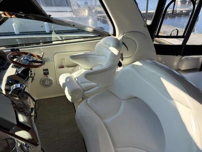 2003 Sea Ray Sundancer 380 Photo 21 of 43