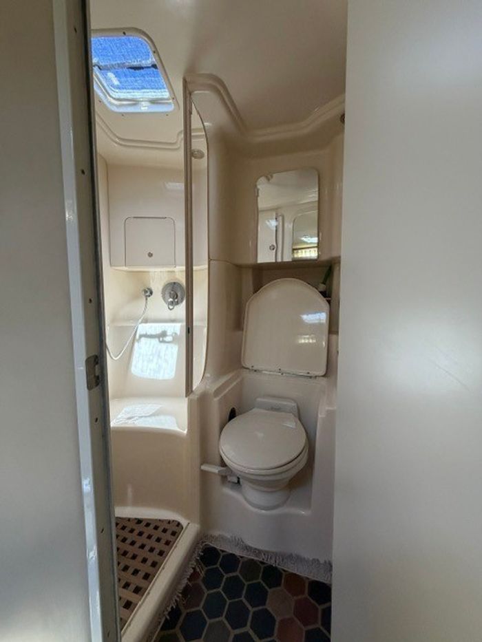 2003 Sea Ray Sundancer 380 Photo 26 of 43