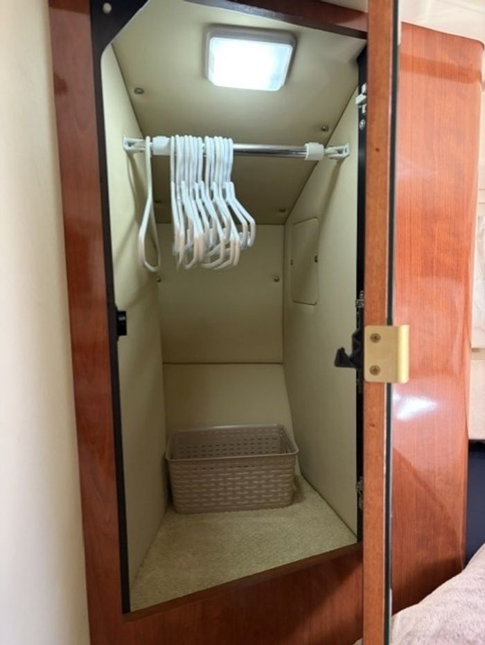 2003 Sea Ray Sundancer 380 Photo 31 of 43