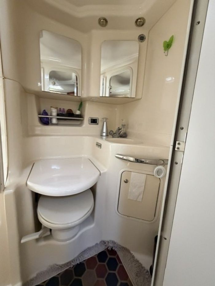 2003 Sea Ray Sundancer 380 Photo 30 of 43