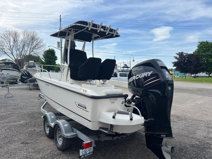 2019 Boston Whaler 190 Outrage Photo 3 sur 4