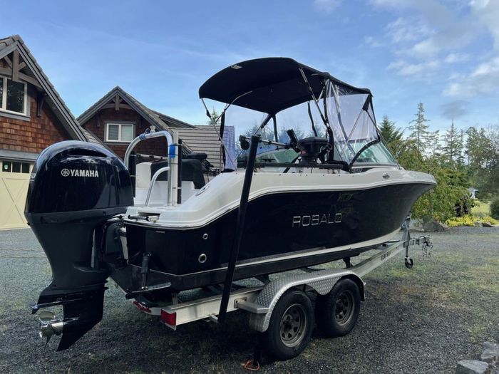 2017 Robalo R2027 Photo 7 of 18