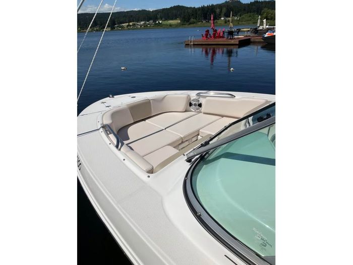 2017 Robalo R2027 Photo 13 of 18