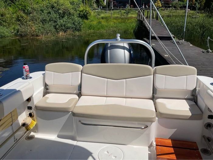 2017 Robalo R2027 Photo 10 of 18