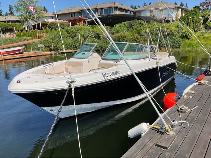 2017 Robalo R2027 Photo 3 of 18