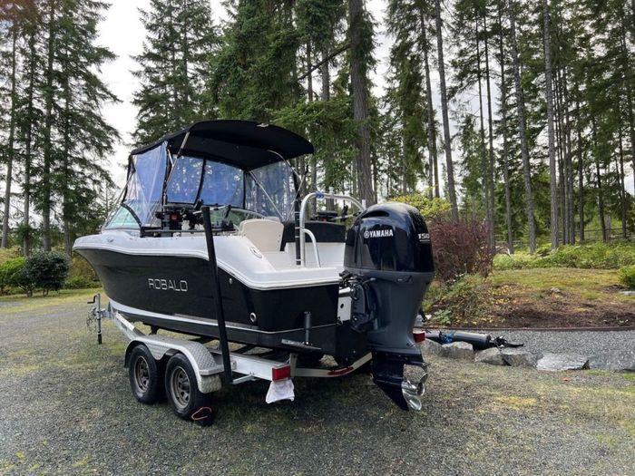2017 Robalo R2027 Photo 6 of 18