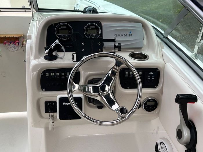 2017 Robalo R2027 Photo 14 of 18