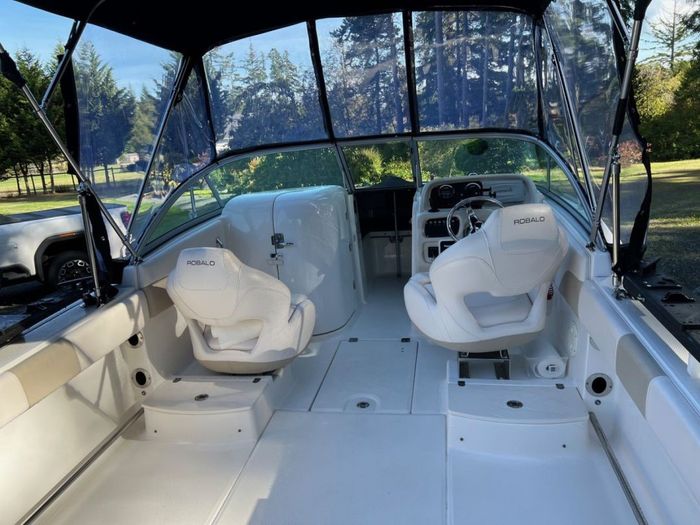 2017 Robalo R2027 Photo 11 of 18