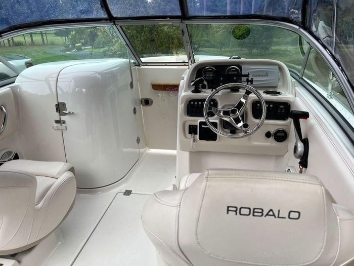 2017 Robalo R2027 Photo 16 of 18