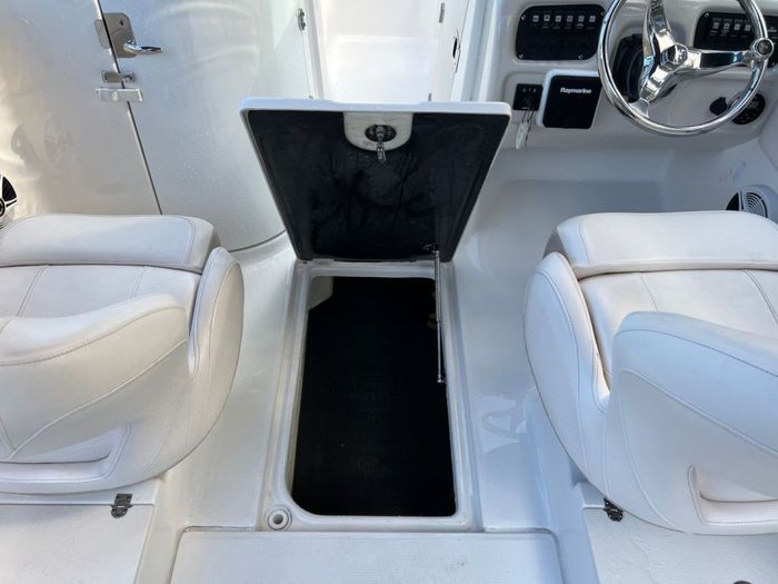 2017 Robalo R2027 Photo 17 of 18