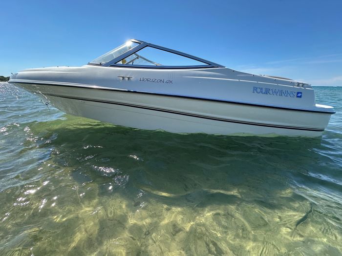 1998 Four Winns Horizon QX Photo 1 of 19