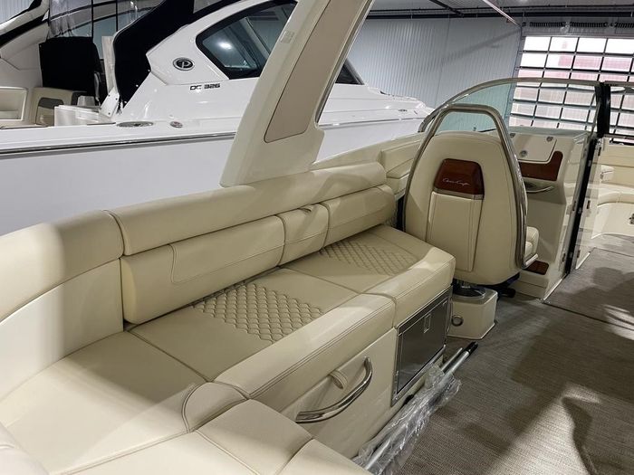2022 Chris-Craft Launch 28 GT with 8.2L 380HP Mercury Photo 17 of 40
