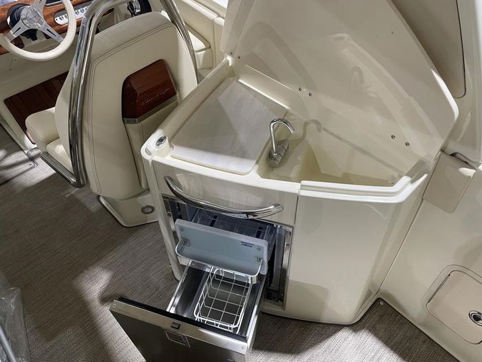 2022 Chris-Craft Launch 28 GT with 8.2L 380HP Mercury Photo 25 of 40