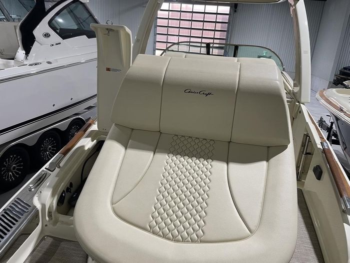 2022 Chris-Craft Launch 28 GT with 8.2L 380HP Mercury Photo 34 of 40