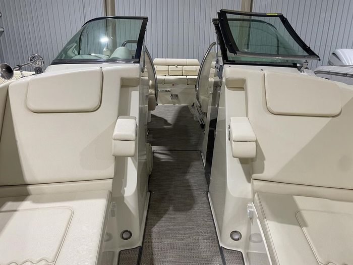 2022 Chris-Craft Launch 28 GT with 8.2L 380HP Mercury Photo 12 of 40