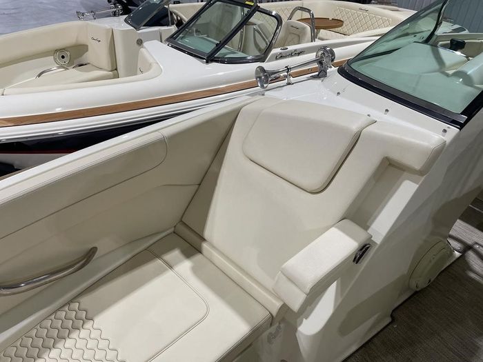 2022 Chris-Craft Launch 28 GT with 8.2L 380HP Mercury Photo 13 of 40