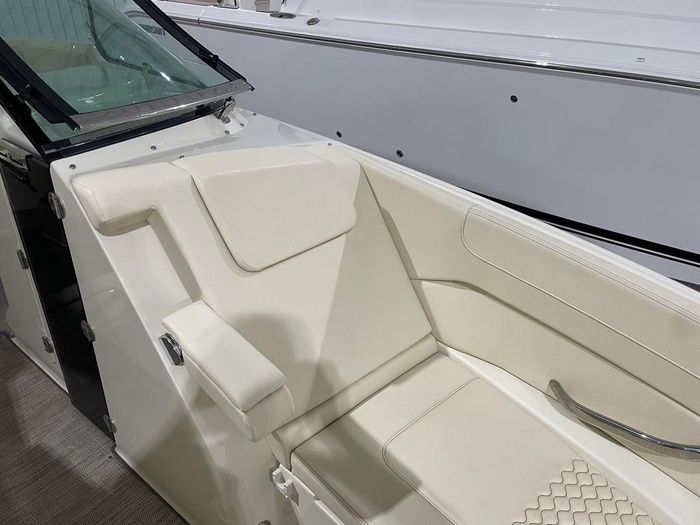 2022 Chris-Craft Launch 28 GT with 8.2L 380HP Mercury Photo 14 of 40