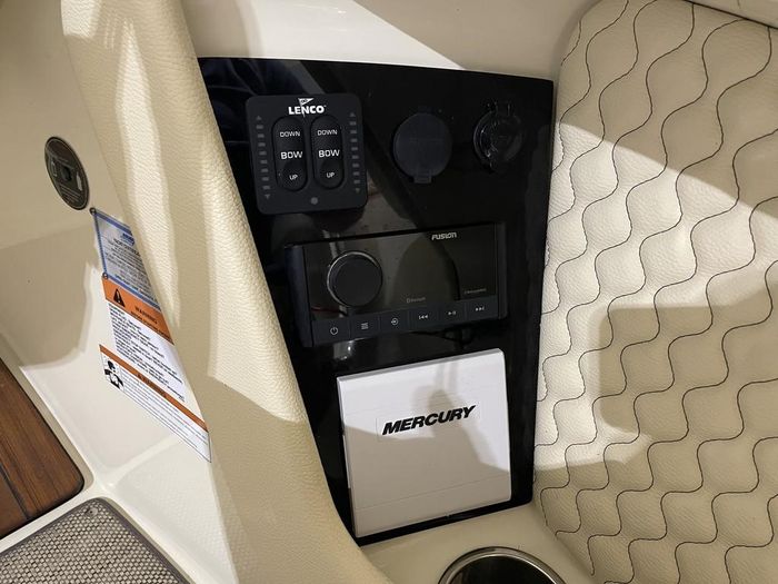 2022 Chris-Craft Launch 28 GT with 8.2L 380HP Mercury Photo 38 of 40