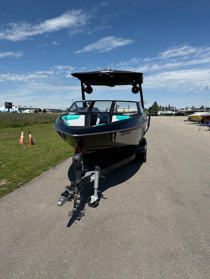 2021 Malibu Wakesetter 22LSV Photo 2 of 11